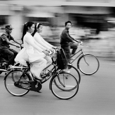 © Ed Kashi, The morning commute.   Young schoolgirls dressed in the traditional Ao Dai. Saigon, Vietnam, 1994.  